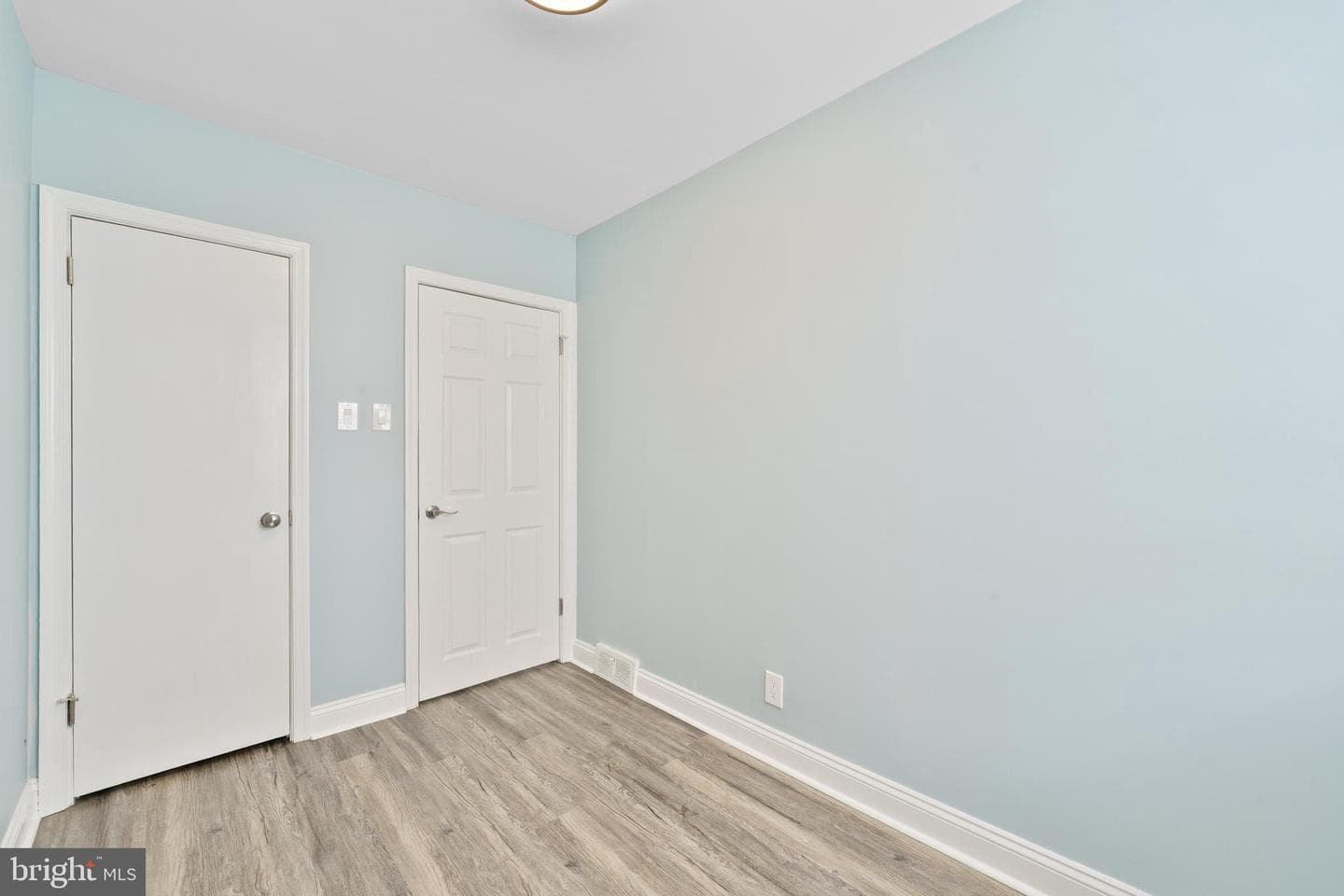 2712 Knorr Street photo 32