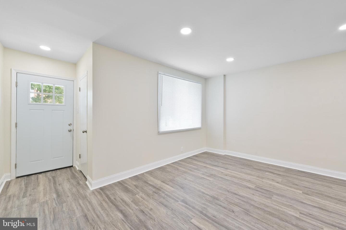 2712 Knorr Street photo 9