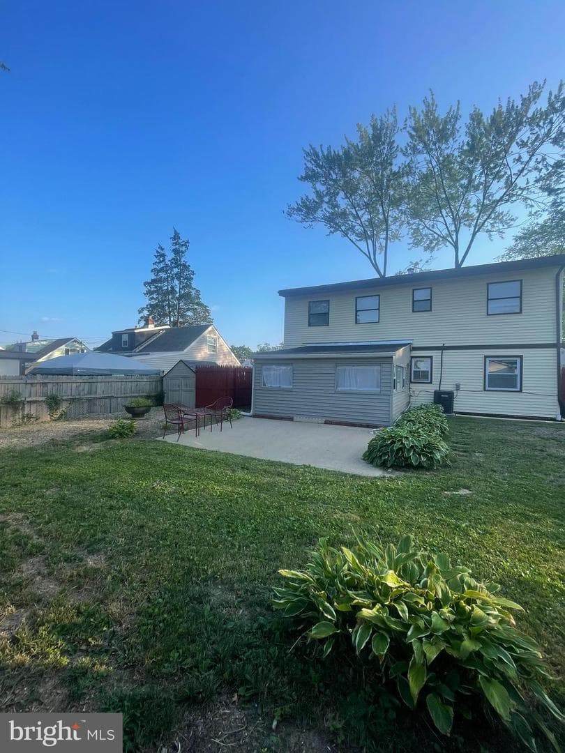 825 Delray Street photo 35