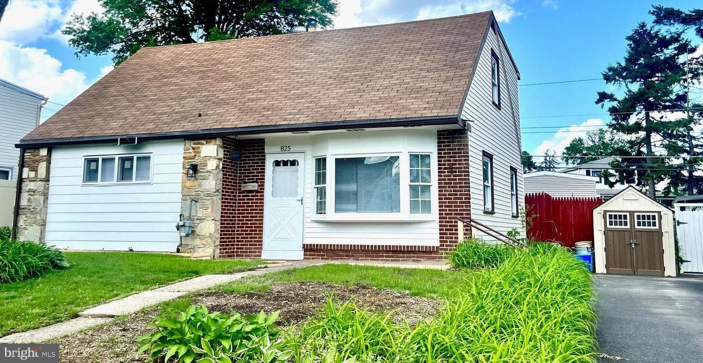 825 Delray Street photo 38