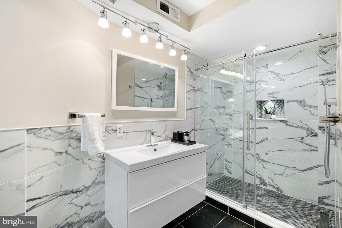 444 Poplar Street photo 17
