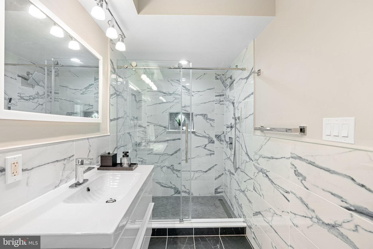444 Poplar Street photo 18