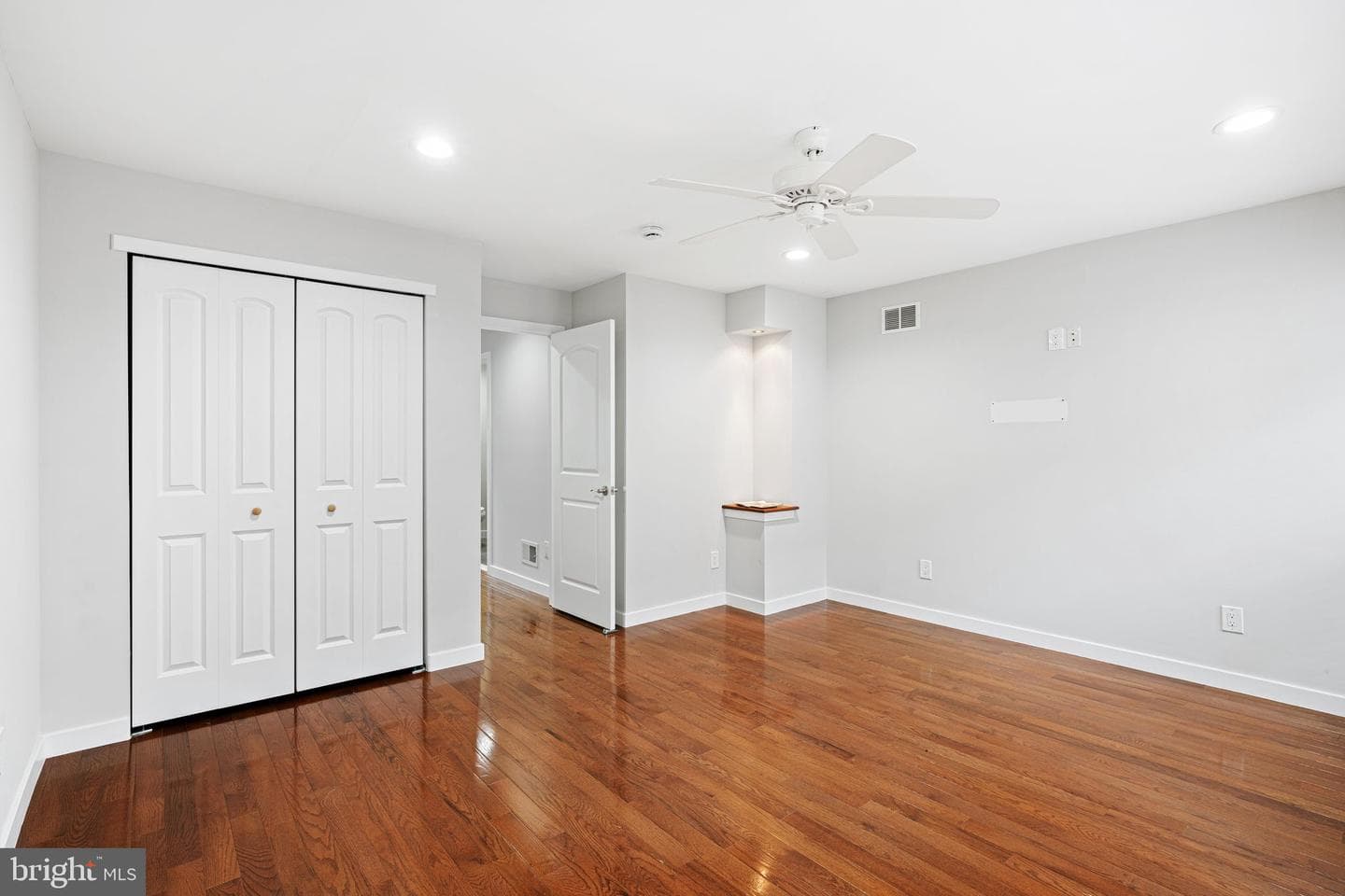444 Poplar Street photo 29