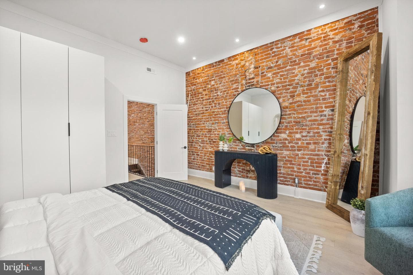 5841 Chester Avenue photo 38