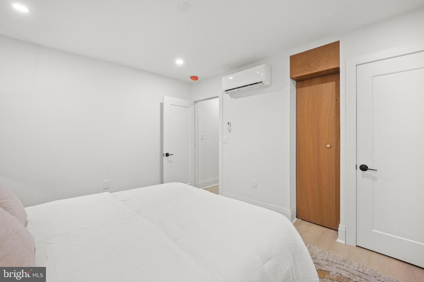 5841 Chester Avenue photo 54