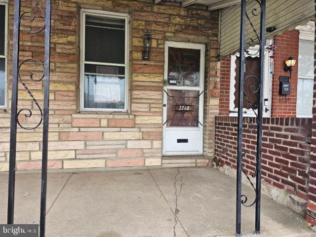 2718 E Luzerne Street photo 5