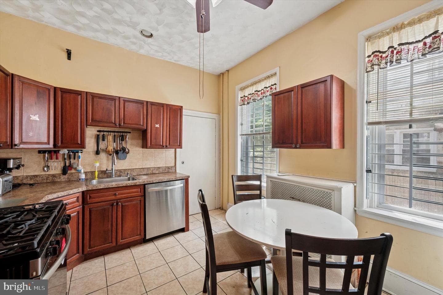 30 W Apsley Street photo 8