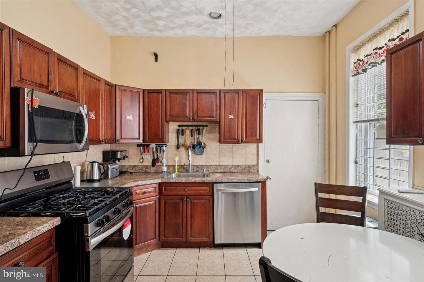 30 W Apsley Street photo 9