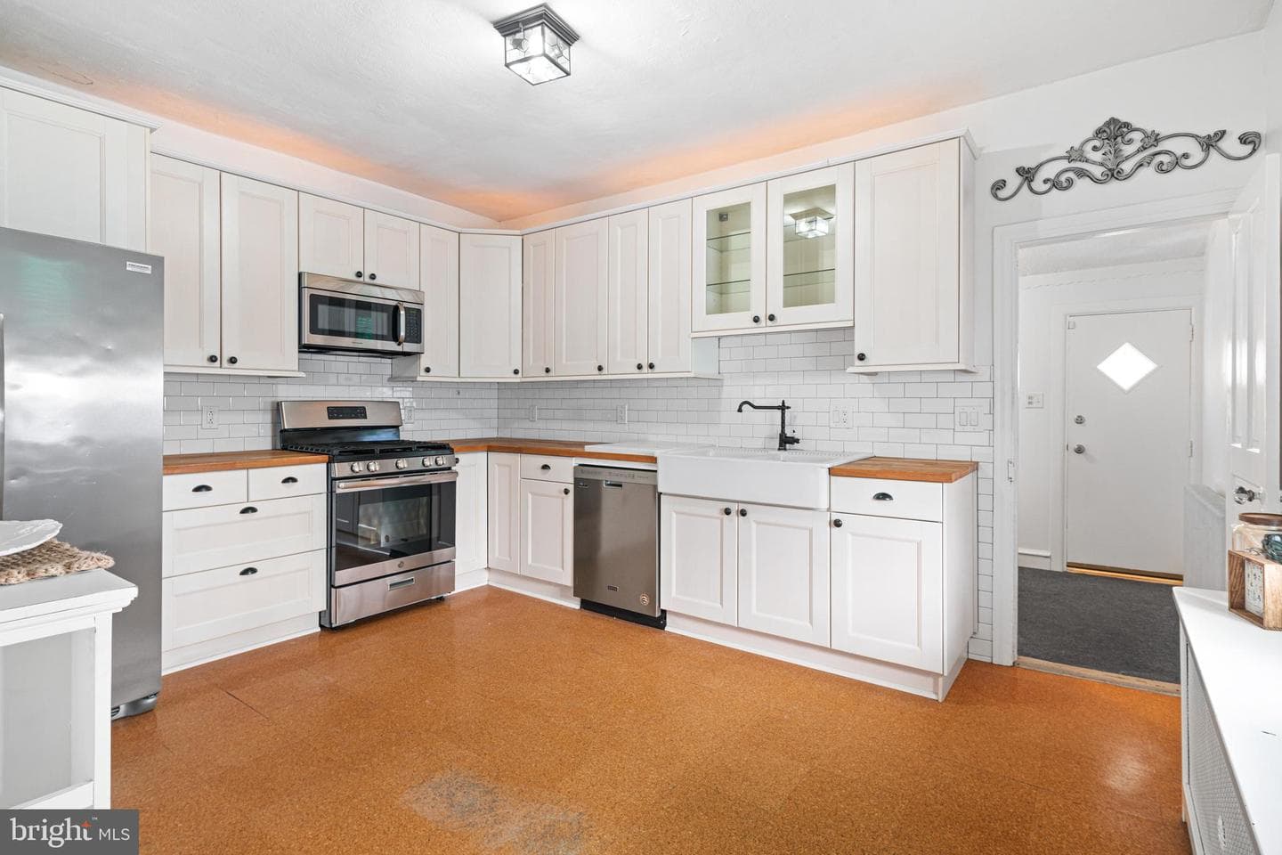 4517 Salmon Street photo 5