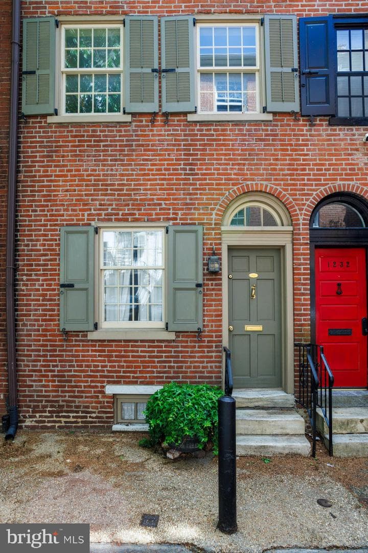 1230 Waverly Walk photo 32