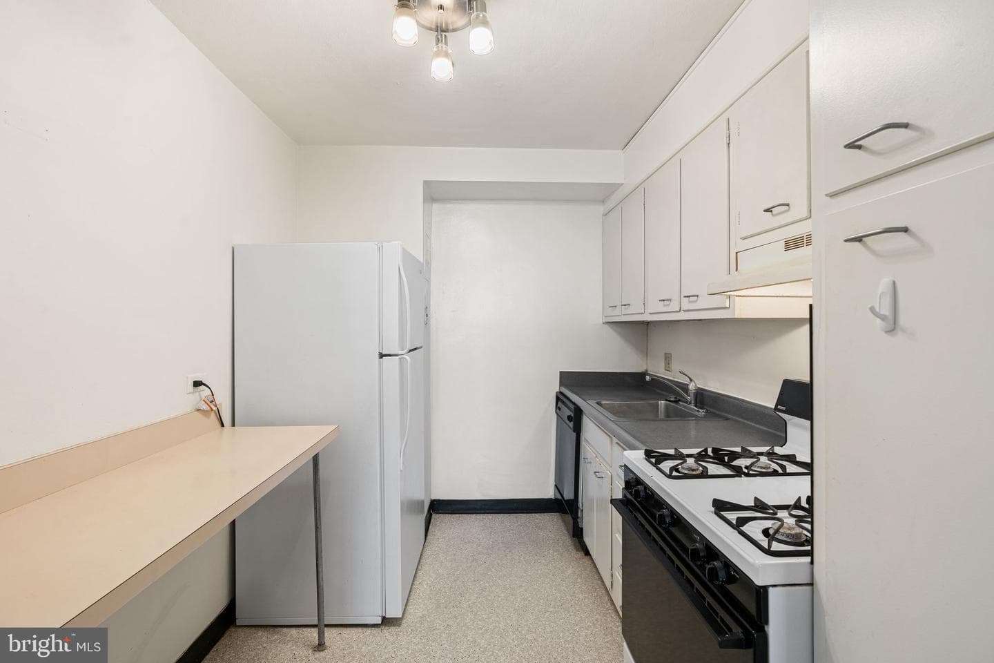 604 S Washington Square #1111 photo 6