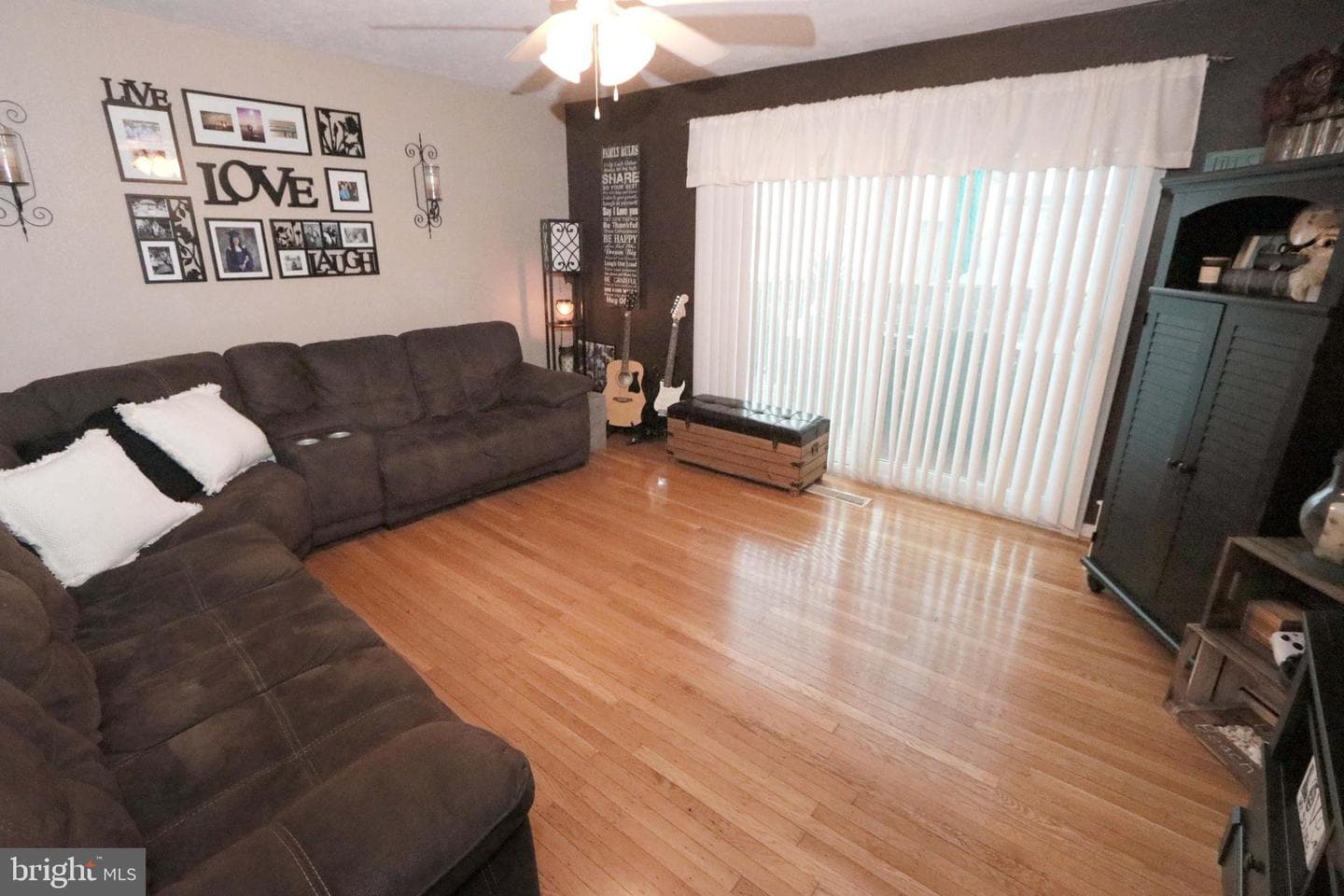 3647 W Crown Avenue photo 17