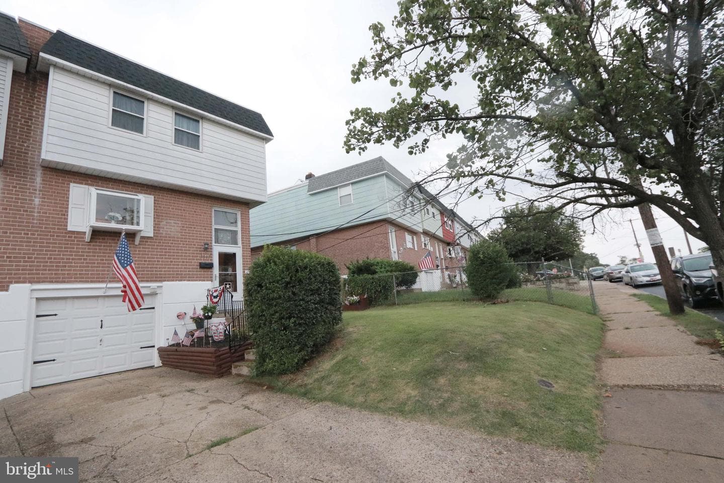 3647 W Crown Avenue photo 2