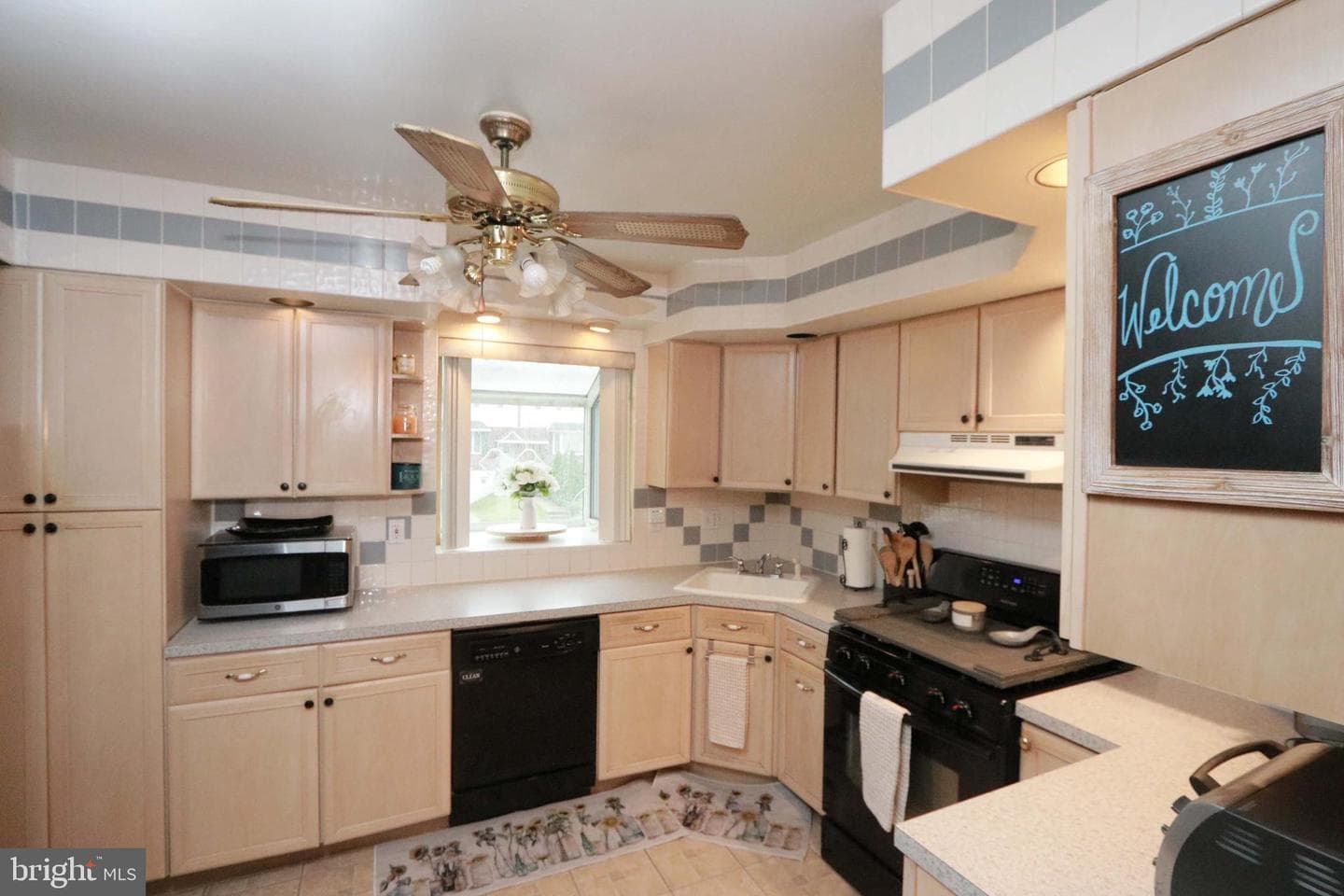 3647 W Crown Avenue photo 8