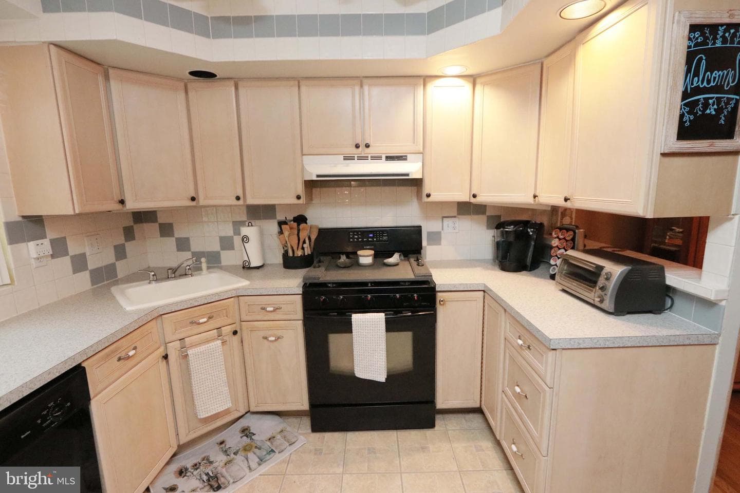 3647 W Crown Avenue photo 9