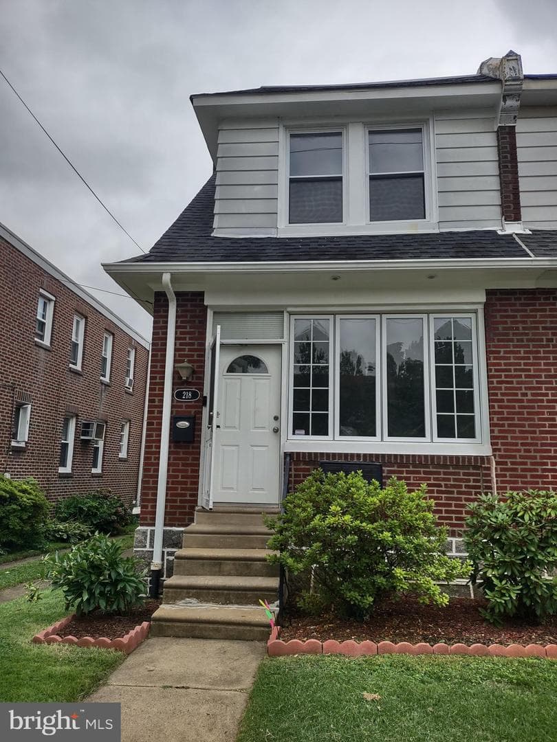 218 Hartel Avenue photo 2