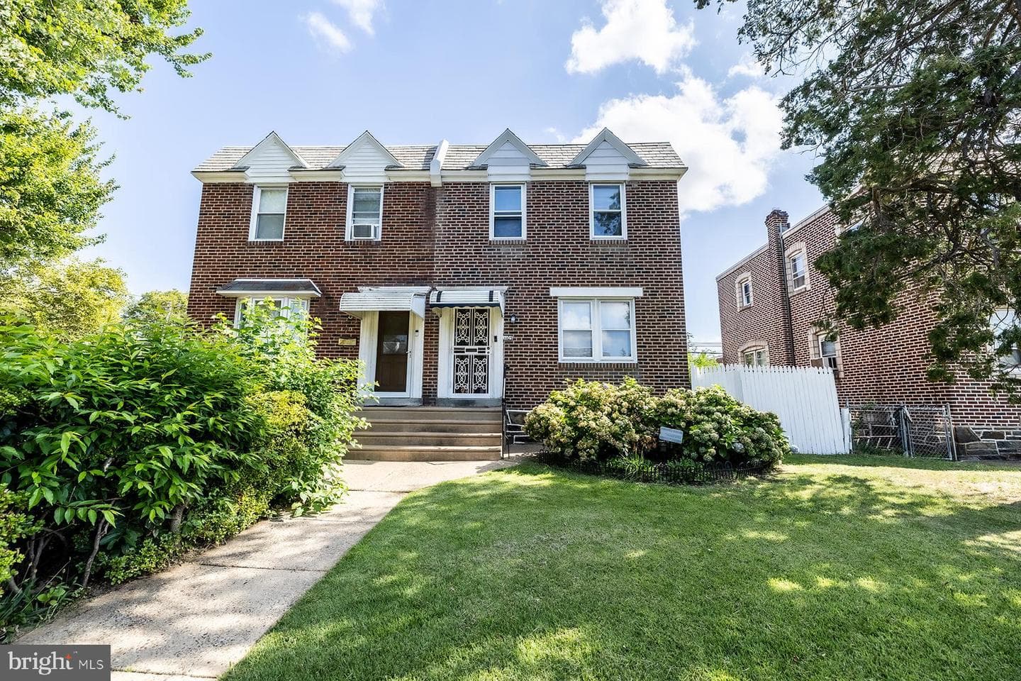 1103 Fanshawe Street photo 2