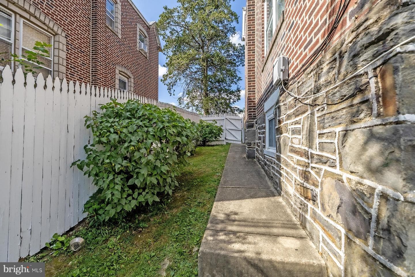 1103 Fanshawe Street photo 6