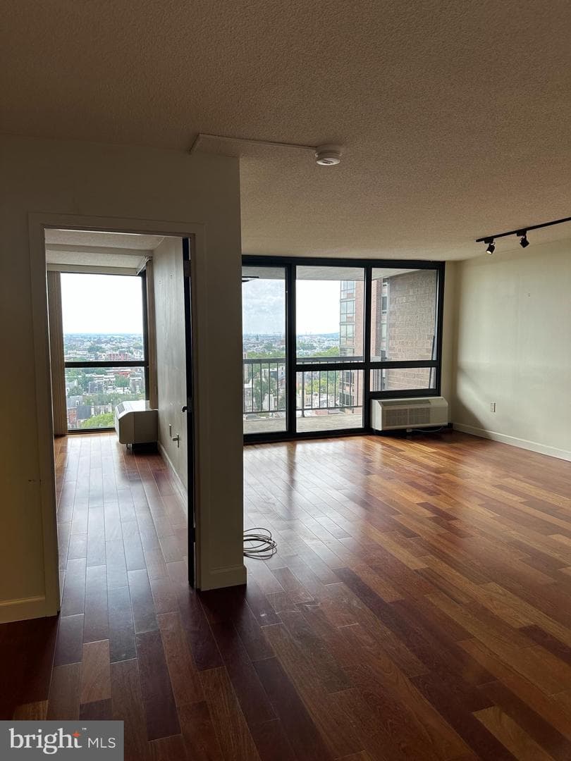 233 S 6th Street #1410f photo 15