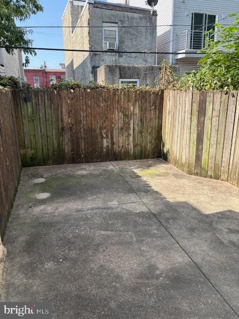 532 Dudley Street photo 13