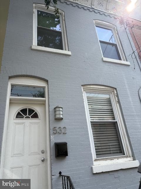 532 Dudley Street photo 2