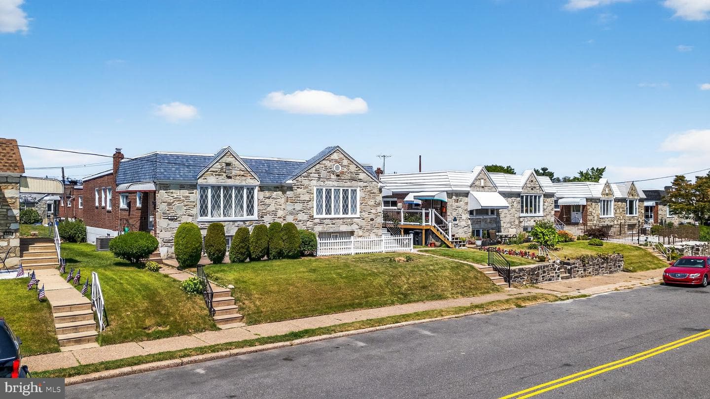8834 Brocklehurst Street photo 2