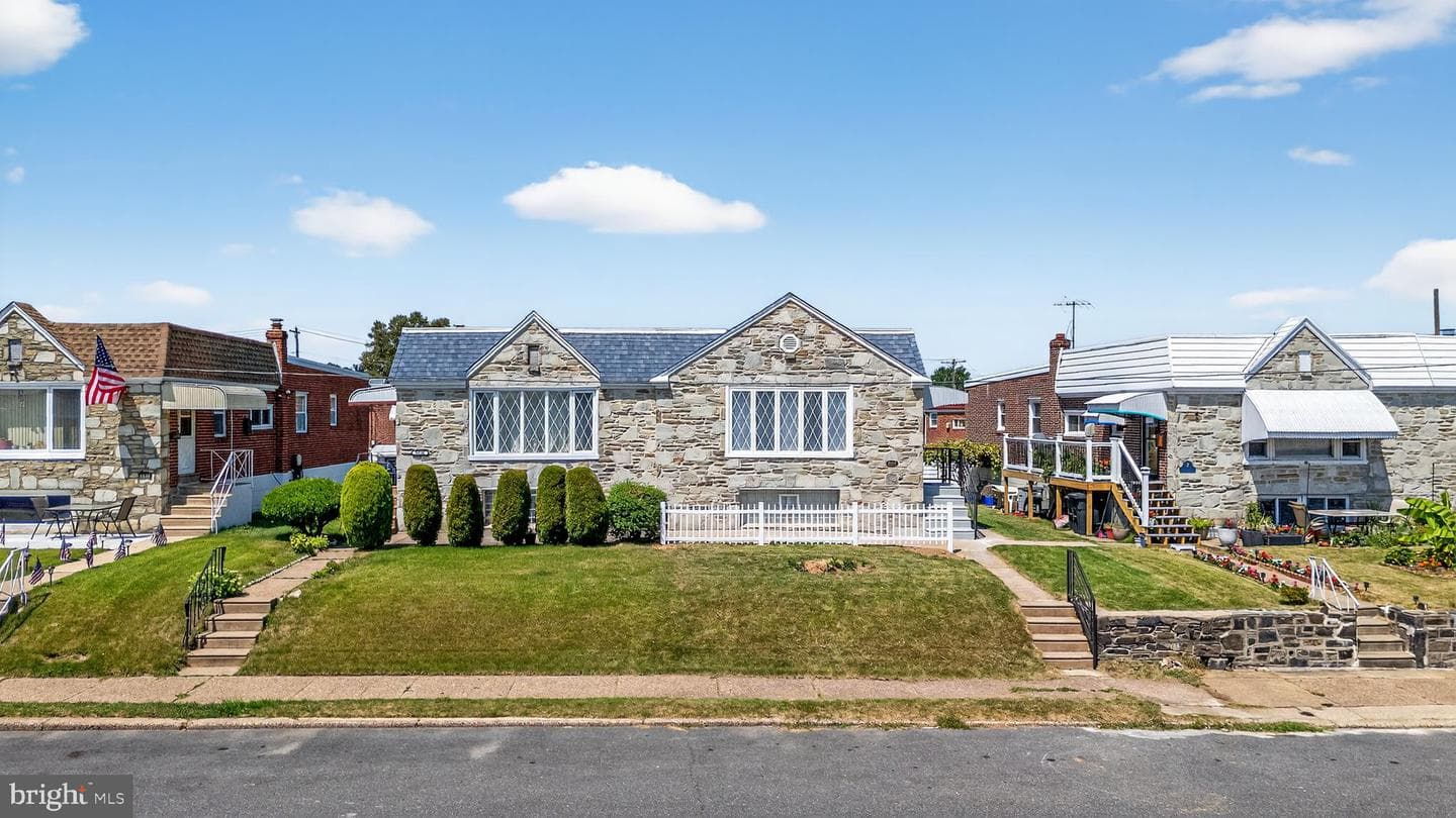 8834 Brocklehurst Street photo 4