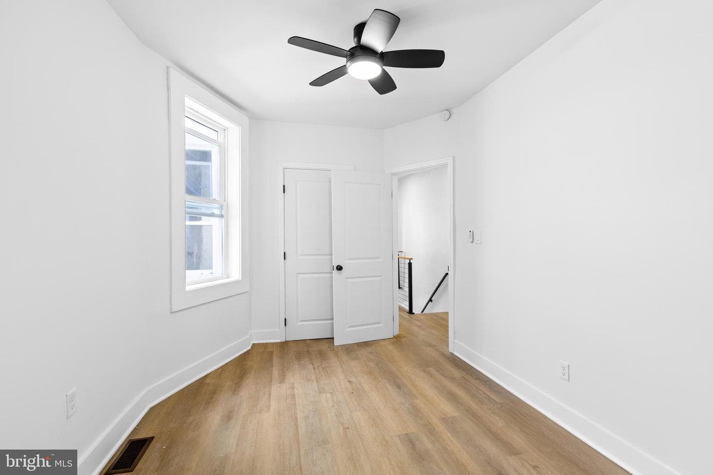 5448 Media Street photo 11