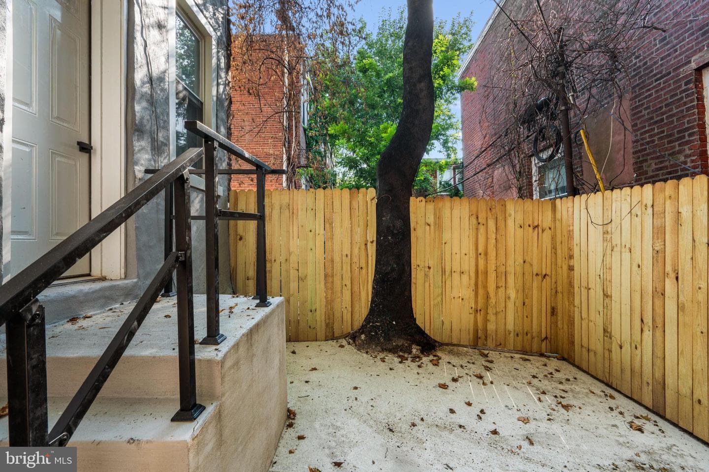 5448 Media Street photo 16