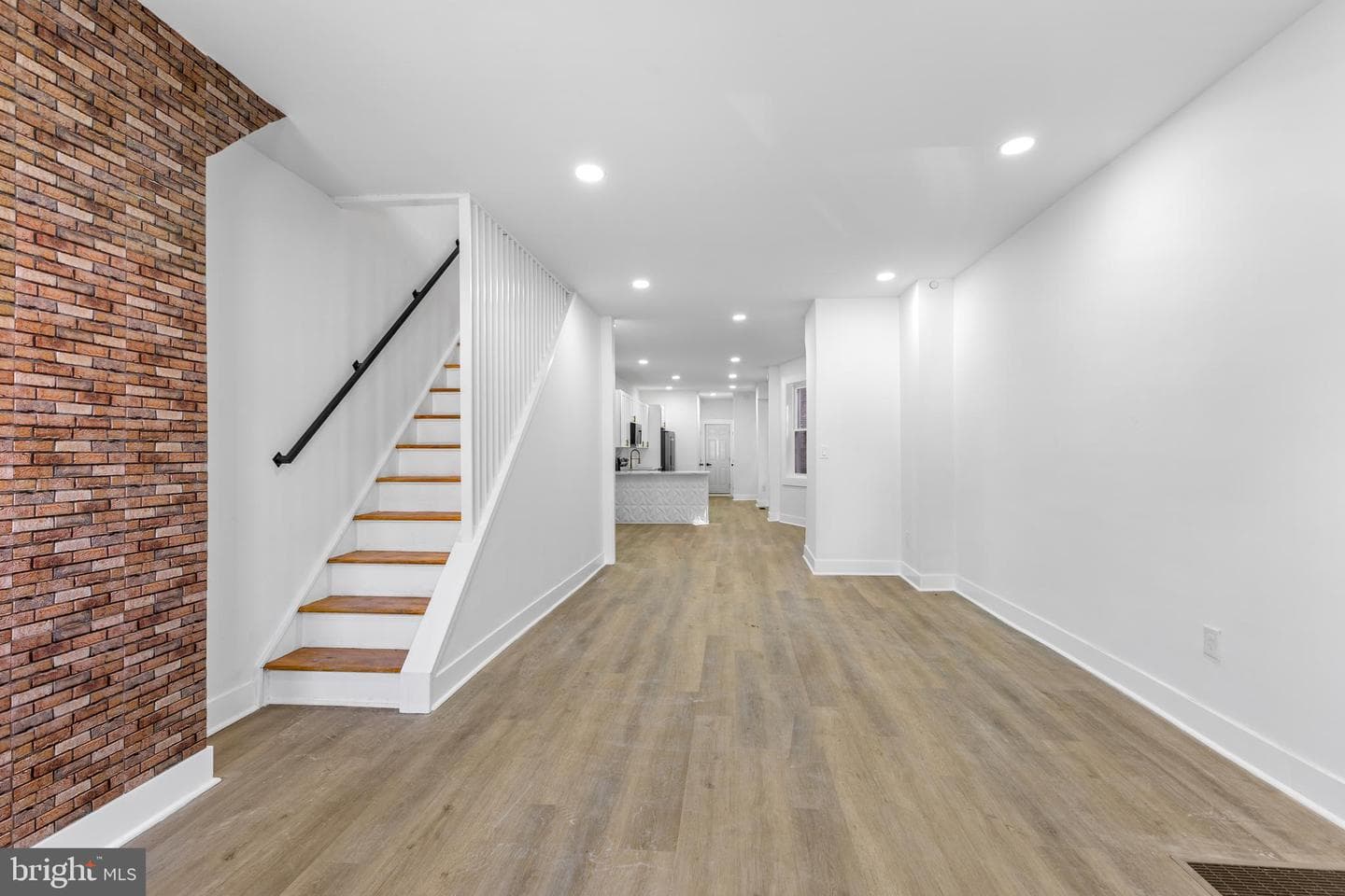 5448 Media Street photo 6