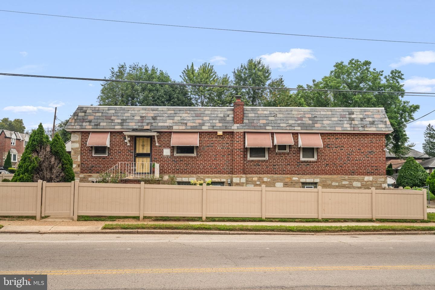 1000 E Durham Street photo 3