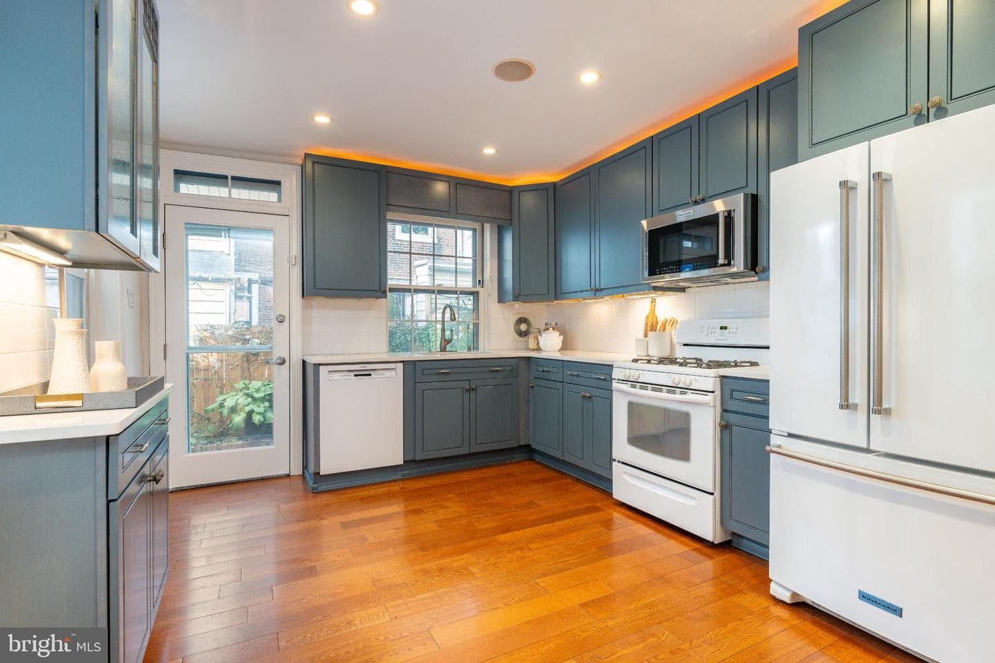 2046 Cherry Street photo 11