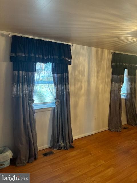 6604 Harley Street photo 11