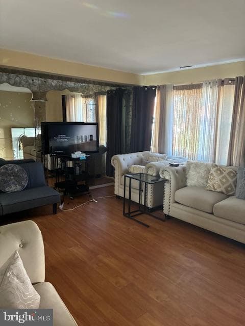 6604 Harley Street photo 17