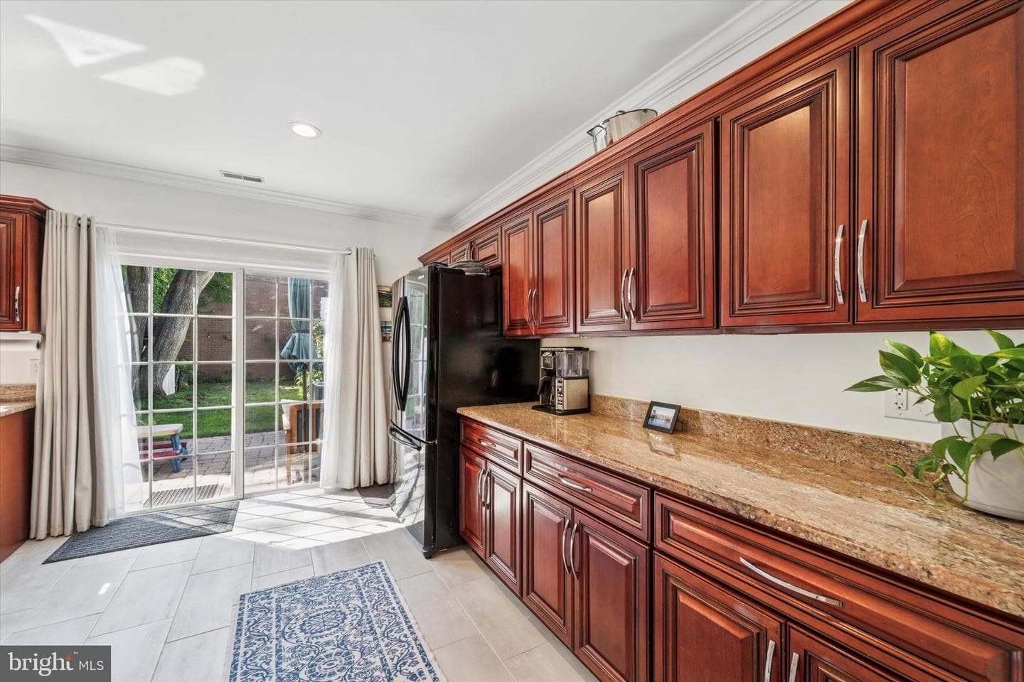 532 E Cabot Street photo 10