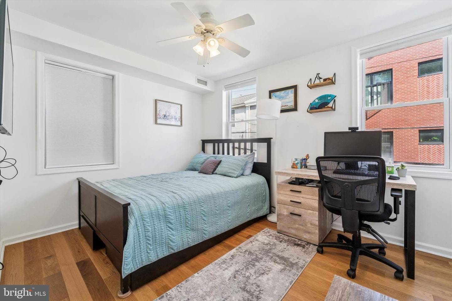 532 E Cabot Street photo 17