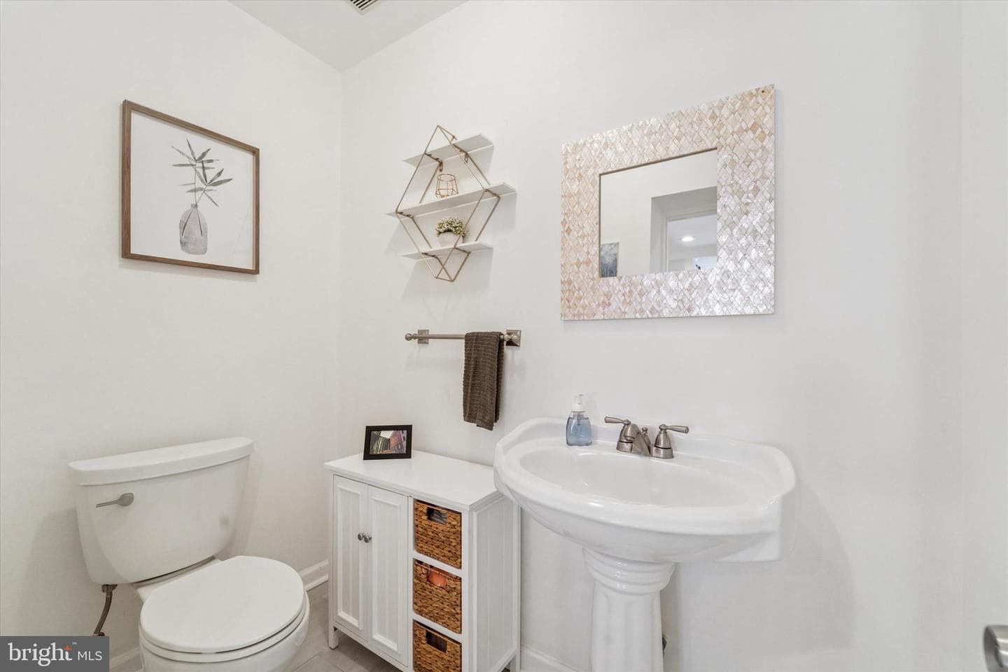 532 E Cabot Street photo 23