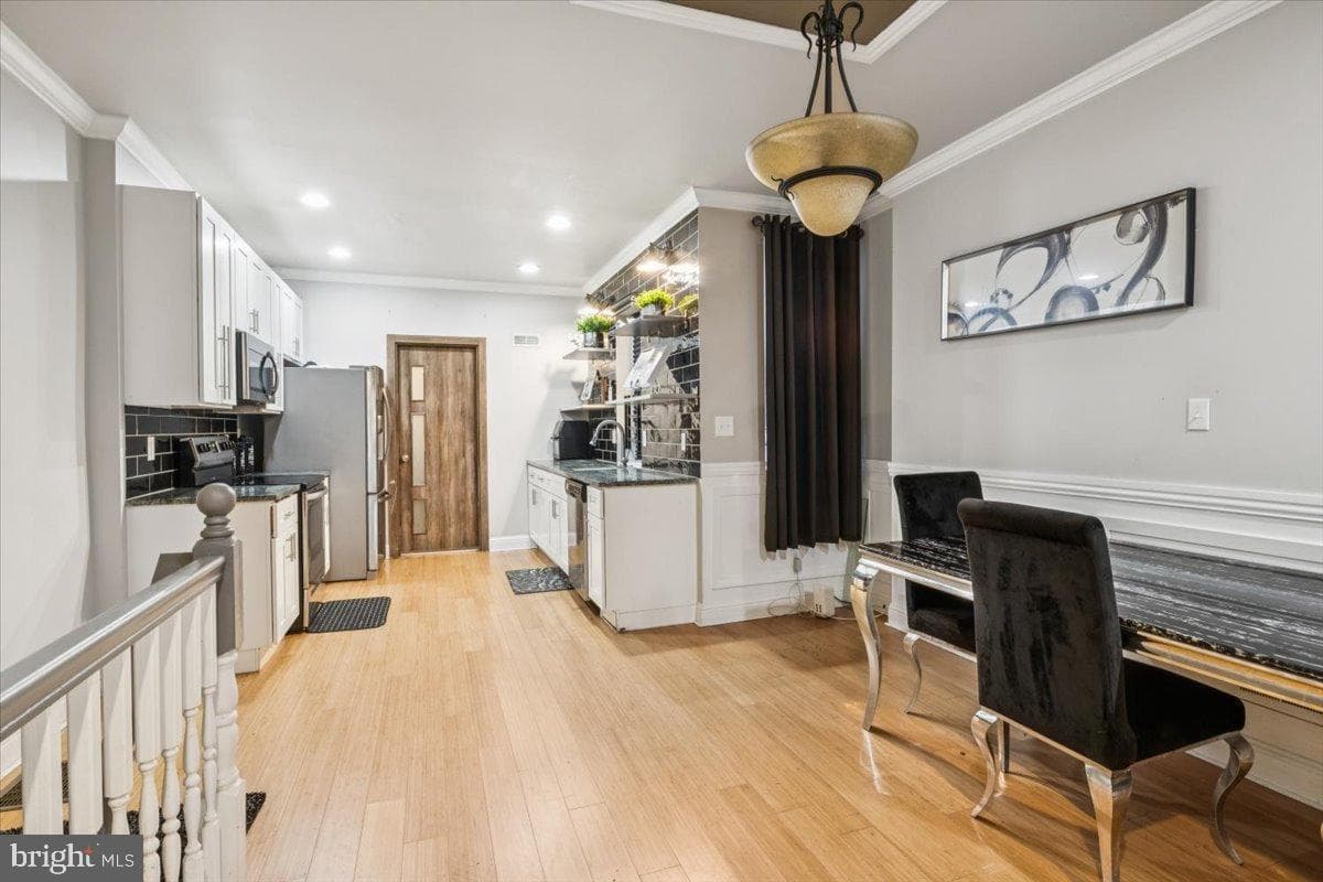 1529 N Robinson Street photo 7