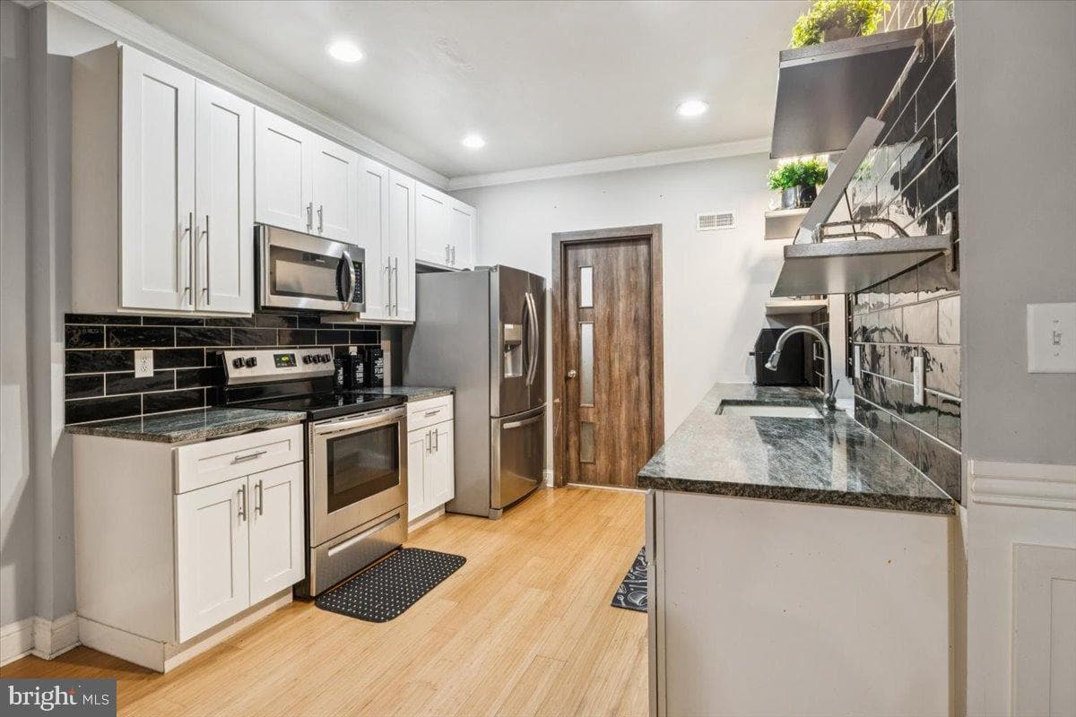 1529 N Robinson Street photo 8