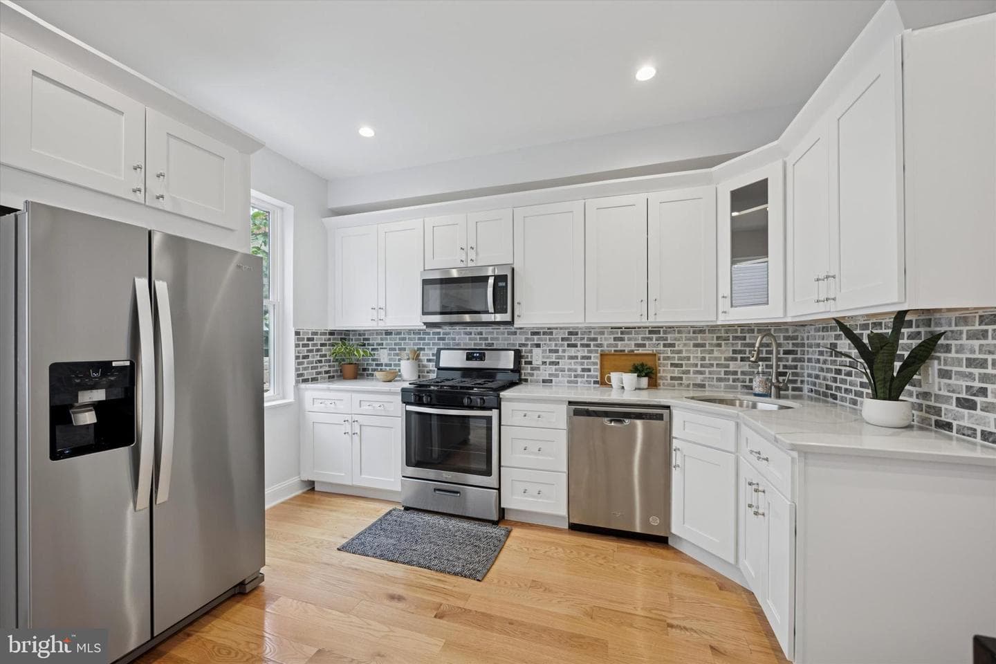 2220 E Harold Street photo 8