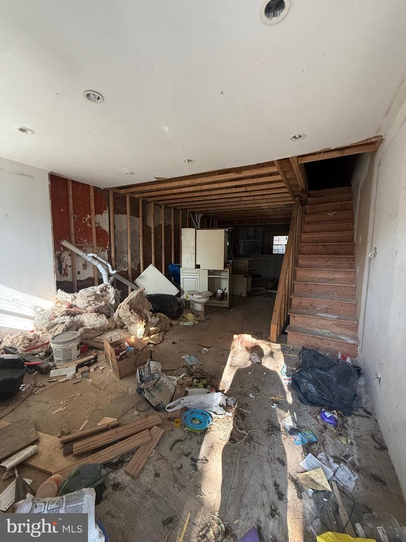 2609 N Waterloo Street photo 4