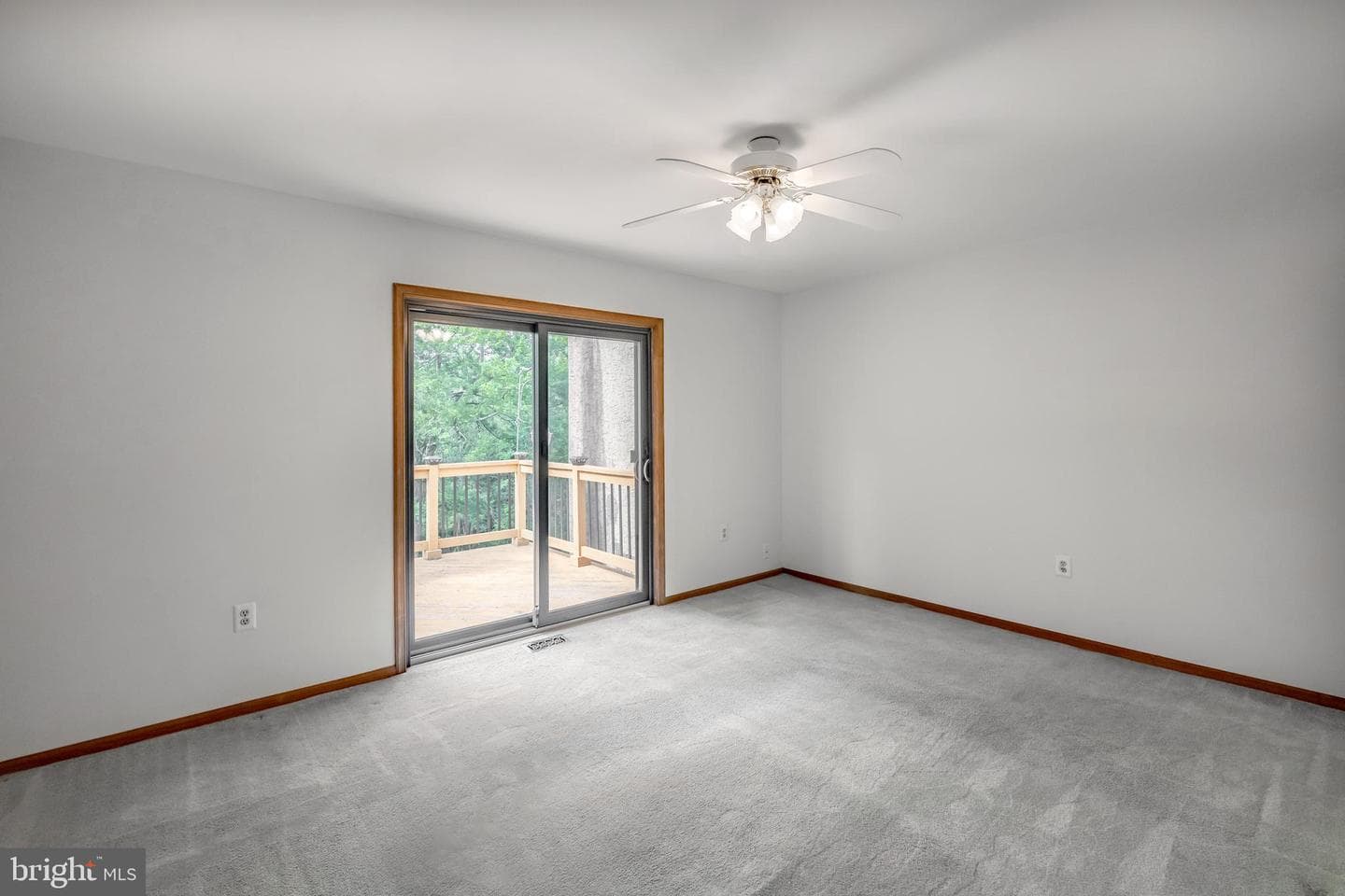 9130 Ayrdalecrescent Street photo 10