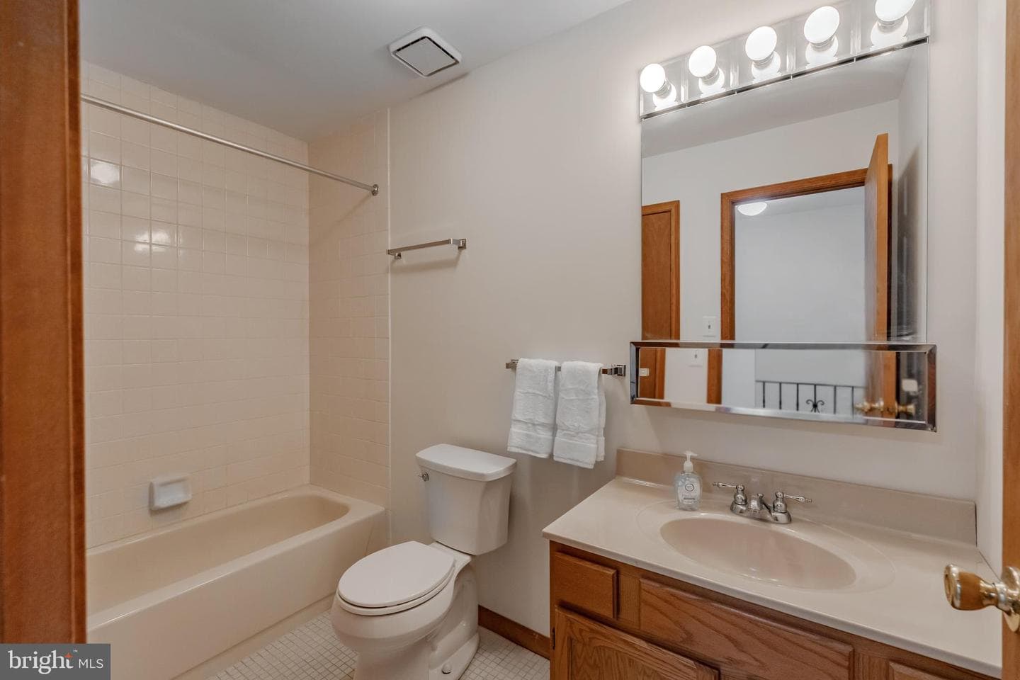 9130 Ayrdalecrescent Street photo 14