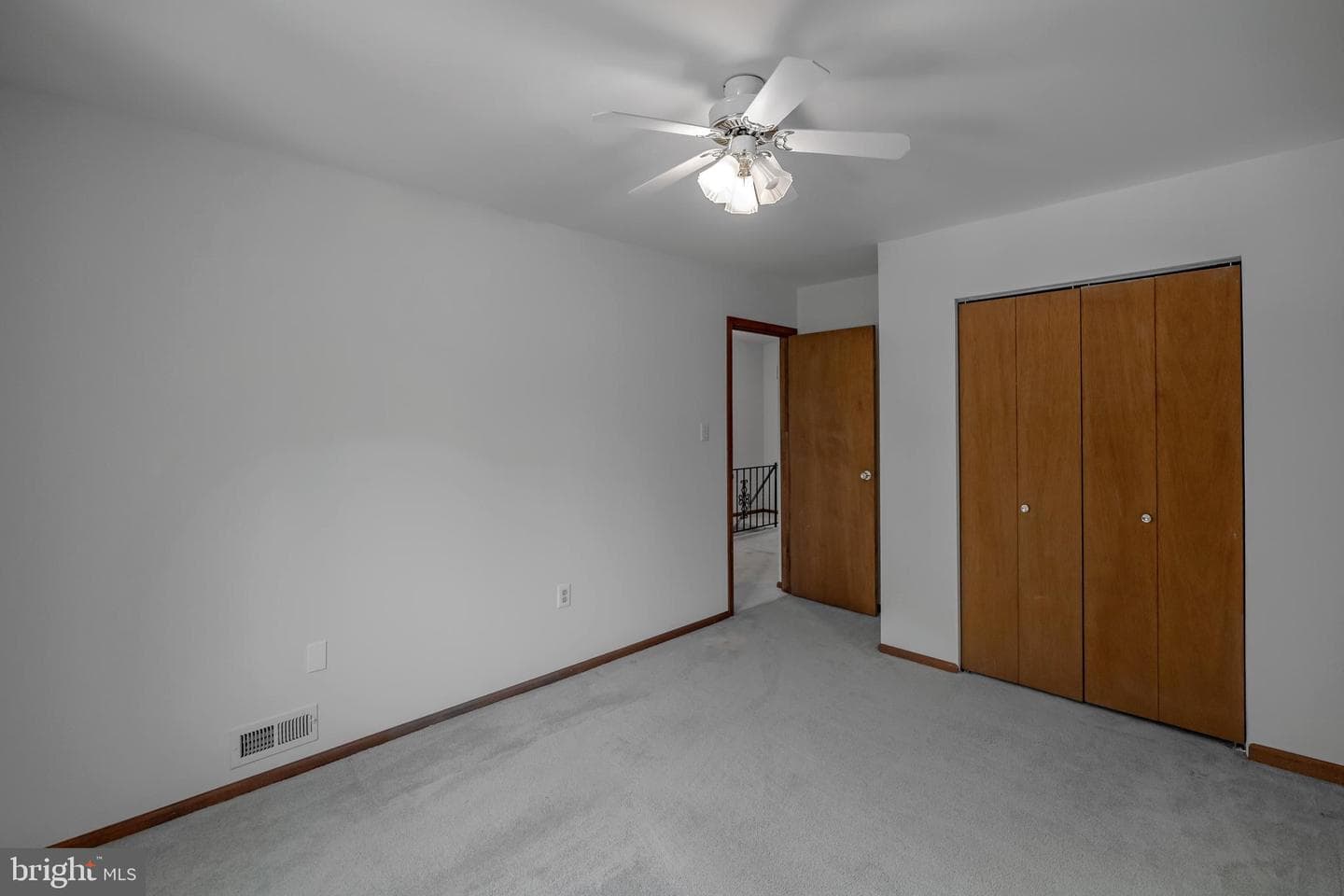9130 Ayrdalecrescent Street photo 16