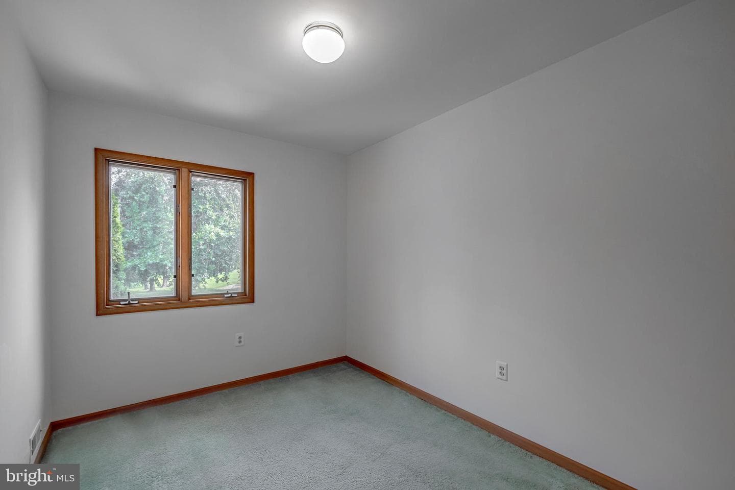 9130 Ayrdalecrescent Street photo 19