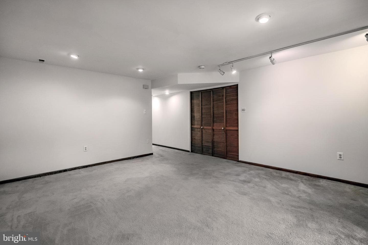 9130 Ayrdalecrescent Street photo 21