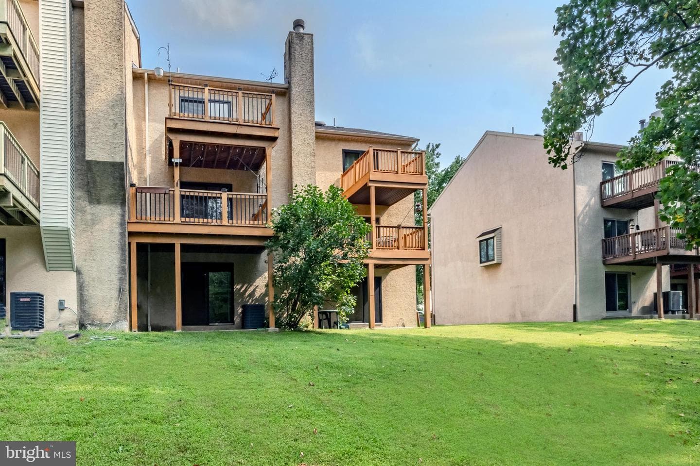 9130 Ayrdalecrescent Street photo 25