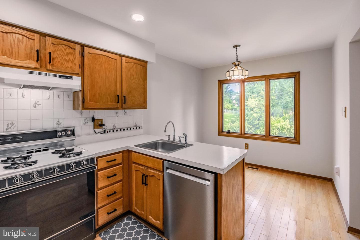 9130 Ayrdalecrescent Street photo 6