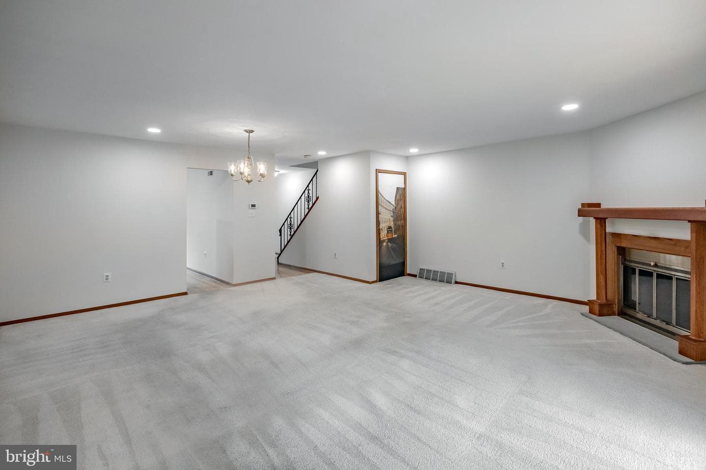 9130 Ayrdalecrescent Street photo 7