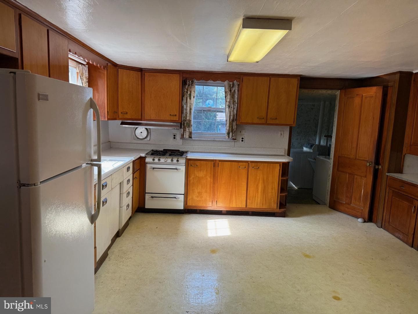 2824 Pratt Street photo 11